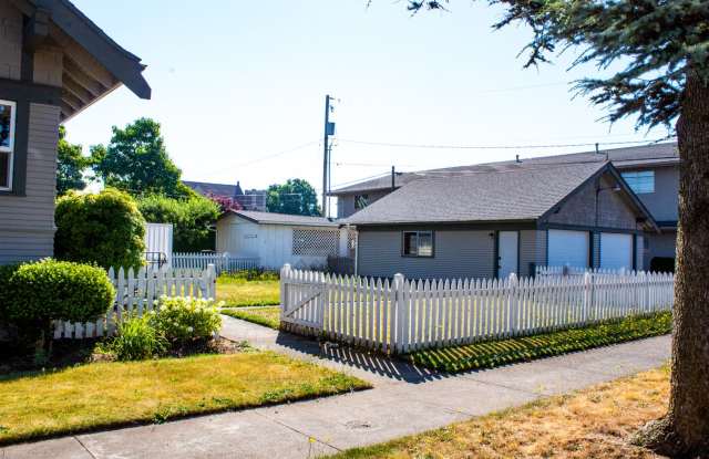 4 Bedroom, 2 Bathroom House in Lynden with Fenced Yard