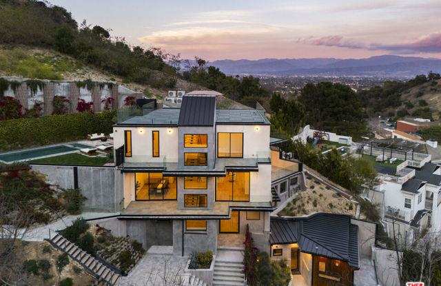 Photo of 3755 Camino de la Cumbre