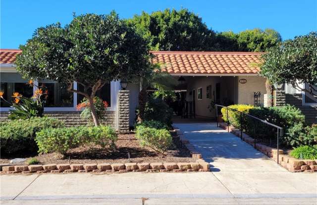 3307 Via Carrizo