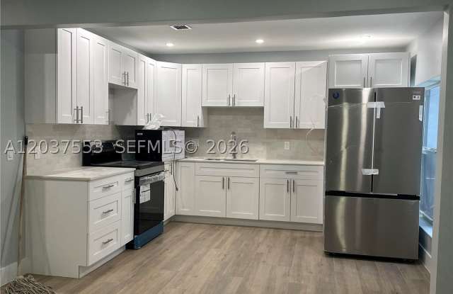 1628 NW 15th St