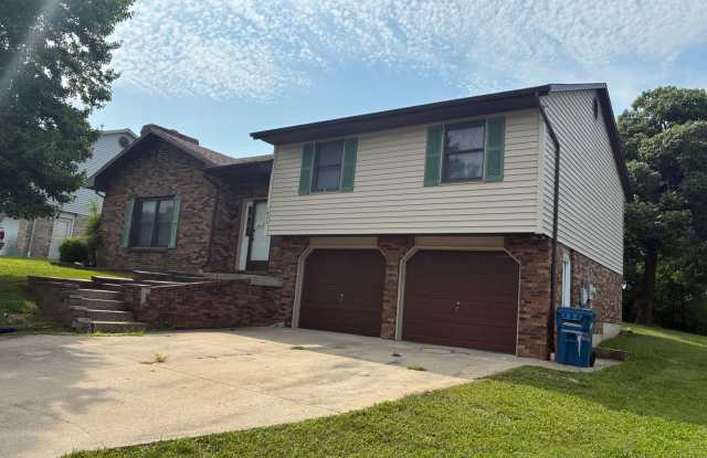Gorgeous 3 Bed 3 Bath Home with 2 Car Garage