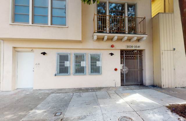 Large updated top-floor flat, washer/dryer, shared backyard  98 WalkScore! - 2541 Lombard Street, San Francisco, CA 94123