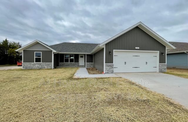 316 E Seminole - 316 East Seminole Street, Strafford, MO 65757