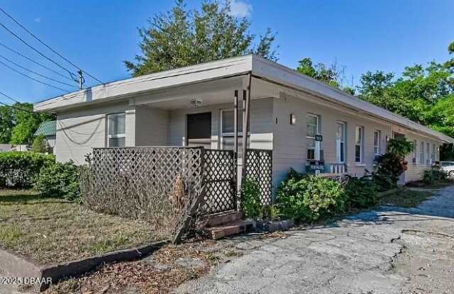 Photo of 5018 S Ridgewood Avenue unit: 1