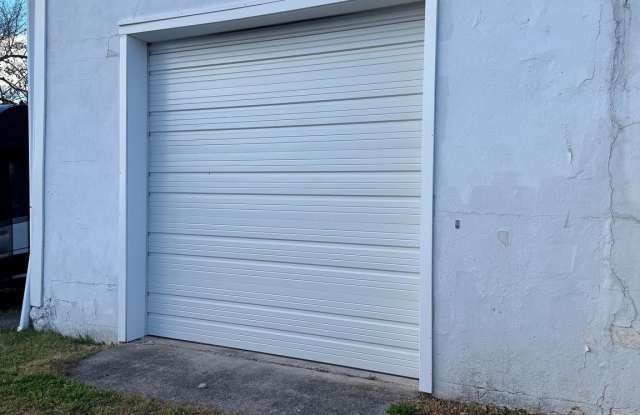 Photo of 2420 N 5TH Street unit: Garage