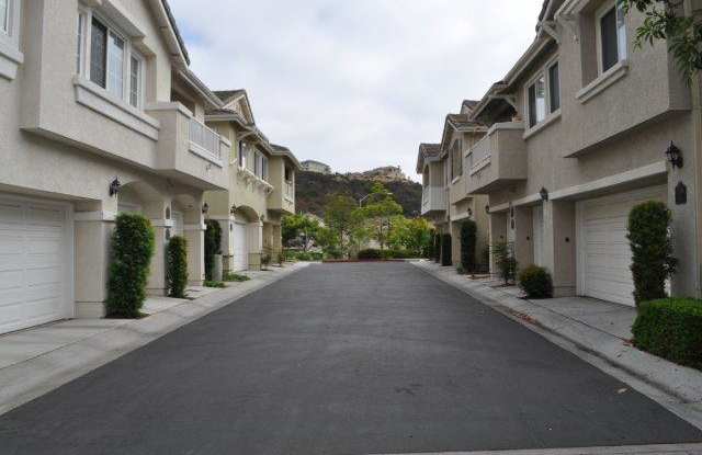 2 Bedroom Townhome in the Cantera Community of Scripps Ranch