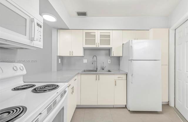 1715 NE Miami Gardens Dr