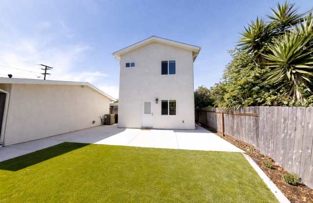 PRIVATE YARD!! 4BD/2BR, Corner of Tipton and 63rd