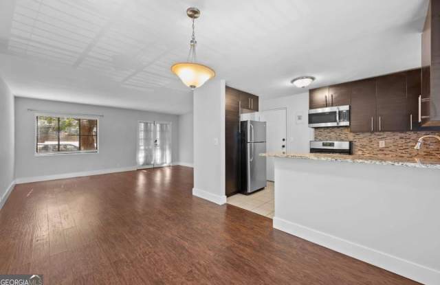 1370 Chalmette DR NE 2