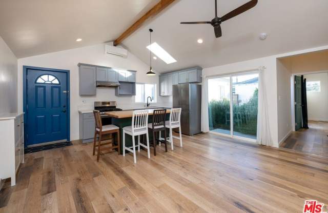 Photo of 6461 Whitman Ave