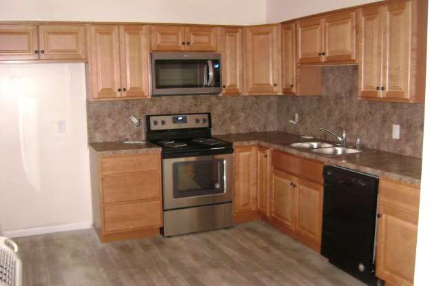 3BR Townhome with garage! - Northampton School District