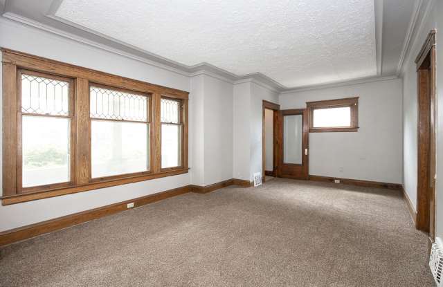 4 BED 1 BATH SINGLE FAMILY HOME IN CLEVELAND!