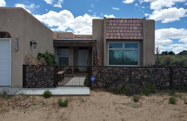 1255 15th St SE - 1255 SE 15th St SE, Rio Rancho, NM 87124