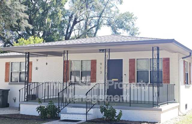 Photo of 913 W Hernandez St