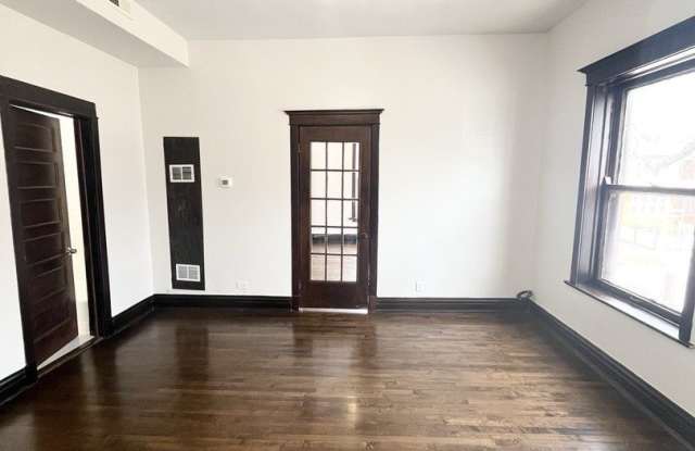 4302 S Fairfield Avenue