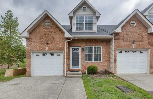 2 BEDROOM 2 BATH TOWNHOME CLOSE TO DOWNTOWN - 818 Spence Enclave Lane, Nashville, TN 37210