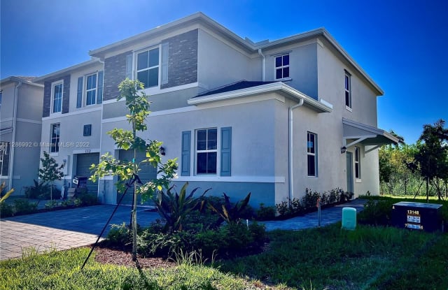 764 SE 19th St - 764 Southeast 19th Street, Homestead, FL 33034