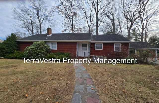 Photo of Now Showing for 2026-2027 School Year! 6 Bedroom College Rental 2 Kitchens!!