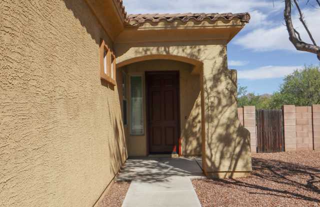 1022 W Blue Crest Dr