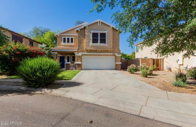 4324 E WINDSOR Court