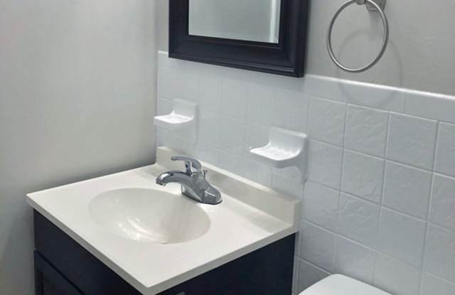 Photo of Oakland Heights Apartments