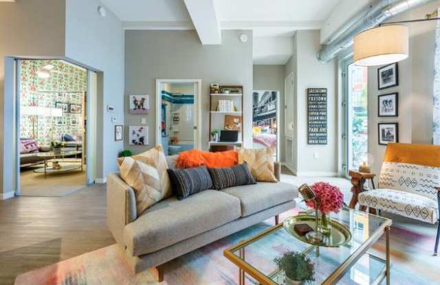 1989 Main Apartments