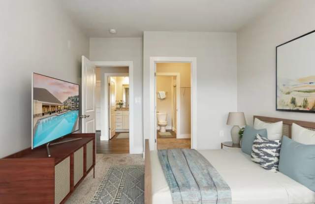 The Pointe at Five Oaks Apartments