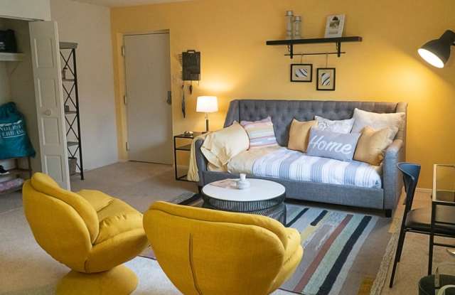 Rossbrooke Apartments and Townhomes