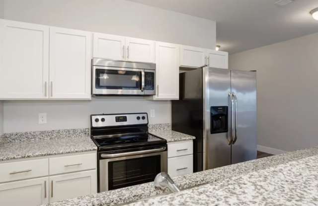 Photo of The Pointe at Five Oaks Apartments