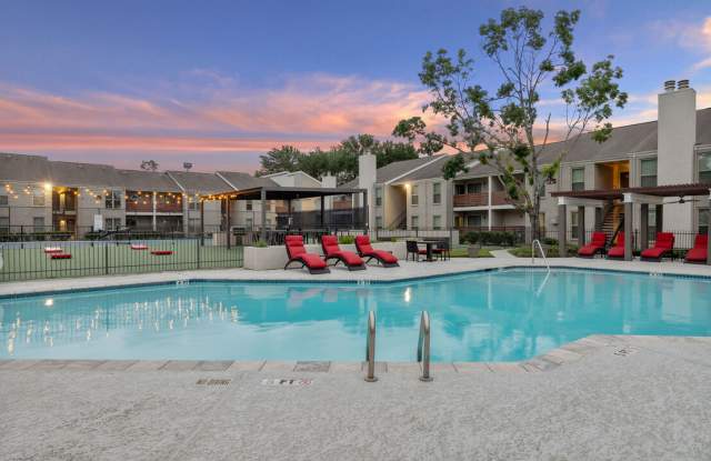 Commons at Westchase