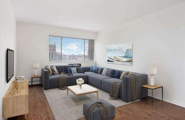 Photo of 544 West Melrose