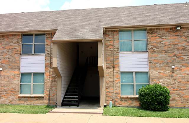Cleburne Plaza