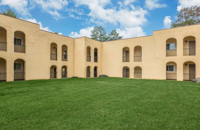 Photo of Country Club Apartments