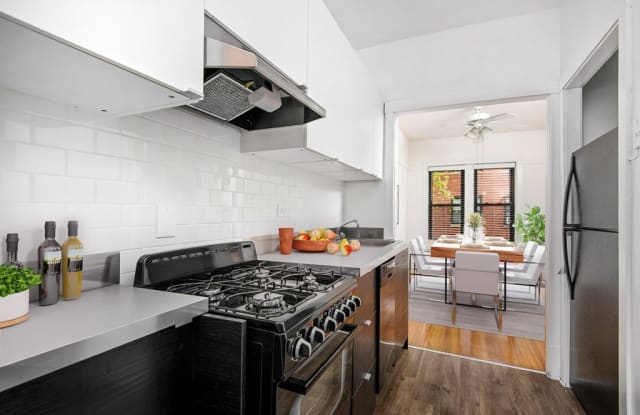 634-42 West Cornelia