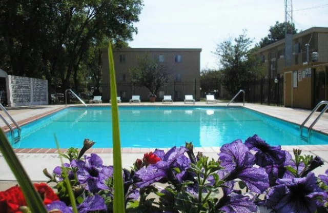 Ford Parkway Apartments