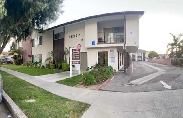 15327 Woodruff Place