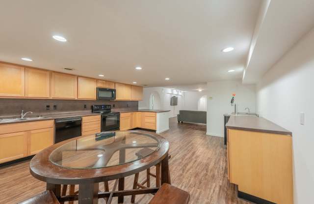 Photo of 909 S 1st Street