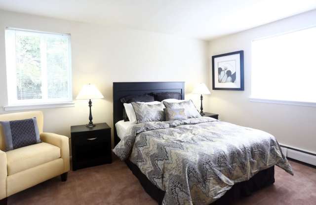 Holly Court Apartments