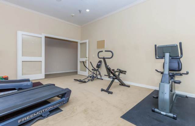 Villas of Mission Bend