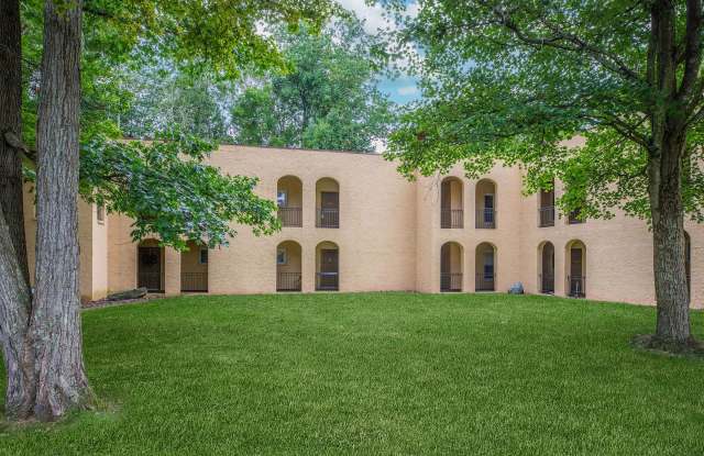 Country Club Apartments