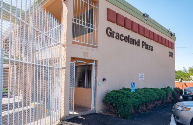 Graceland Plaza Apartments - 312 Graceland Drive Southeast, Albuquerque, NM 87108