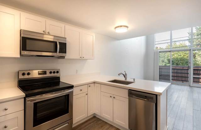 Summit Chalet Apartments