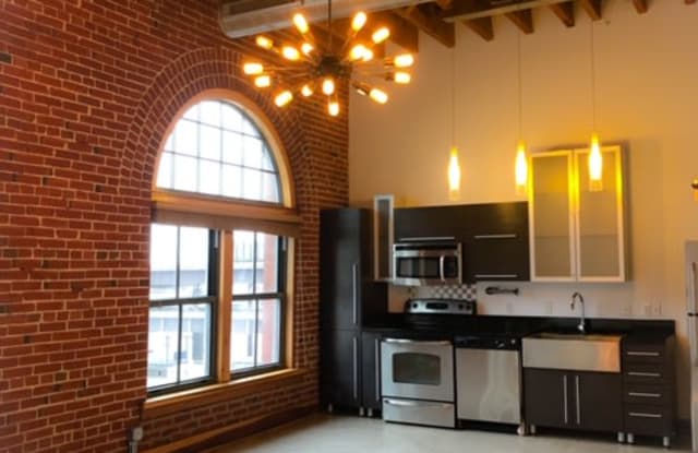 Ballpark Lofts St Louis Mo Apartments For Rent [ 415 x 640 Pixel ]