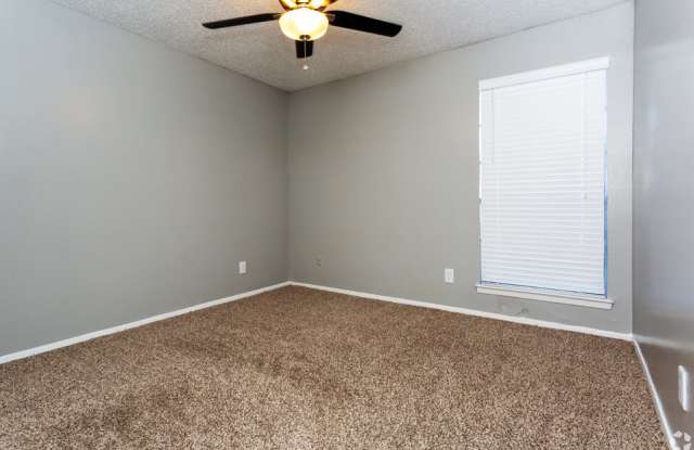 Crossings at Irving Apartments