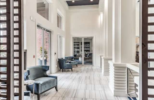 Photo of Lakeside Apartments