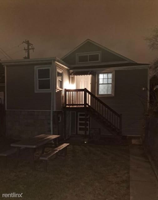 2823 S Loomis St Coach House Chicago, IL apartments for rent