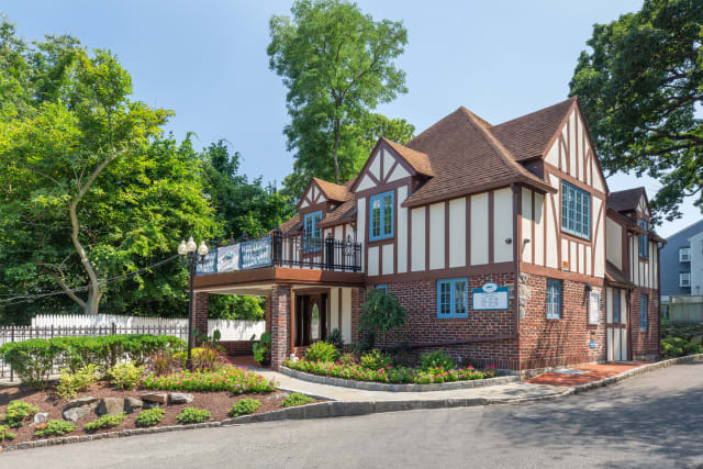 The View on Nob Hill - Elmsford, NY apartments for rent The View on Nob Hill - Elmsford, NY apartments for rent