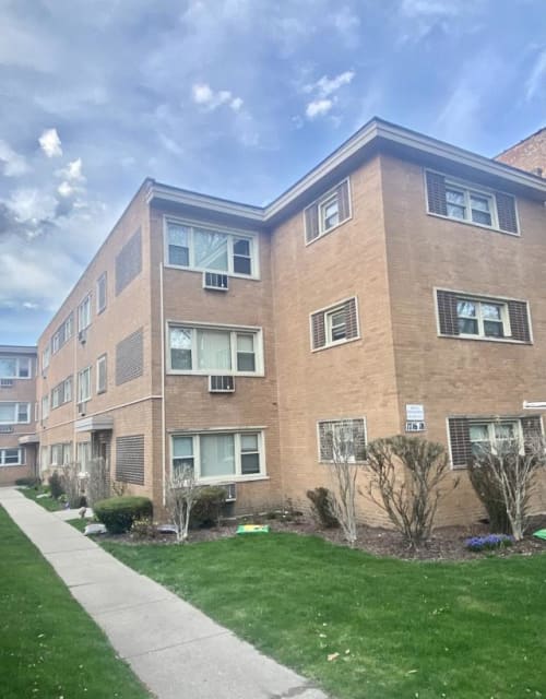 1718 West Greenleaf Chicago, IL apartments for rent