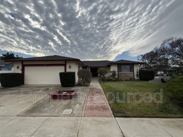 1384 Sprague St Manteca CA apartments for rent