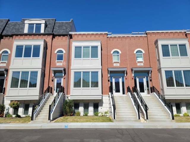 1257 Gateway Court Northbrook IL apartments for rent